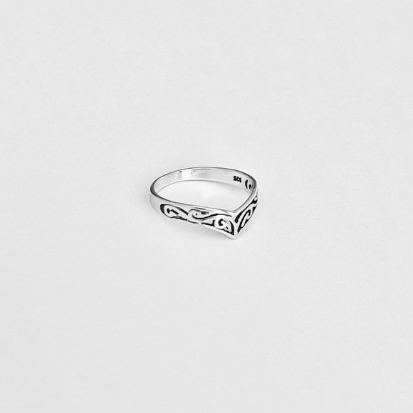 Sterling Silver Chevron Filigree Ring, V Shape Ring, Silver Rings, Swirls, Band - Picture 6 of 14